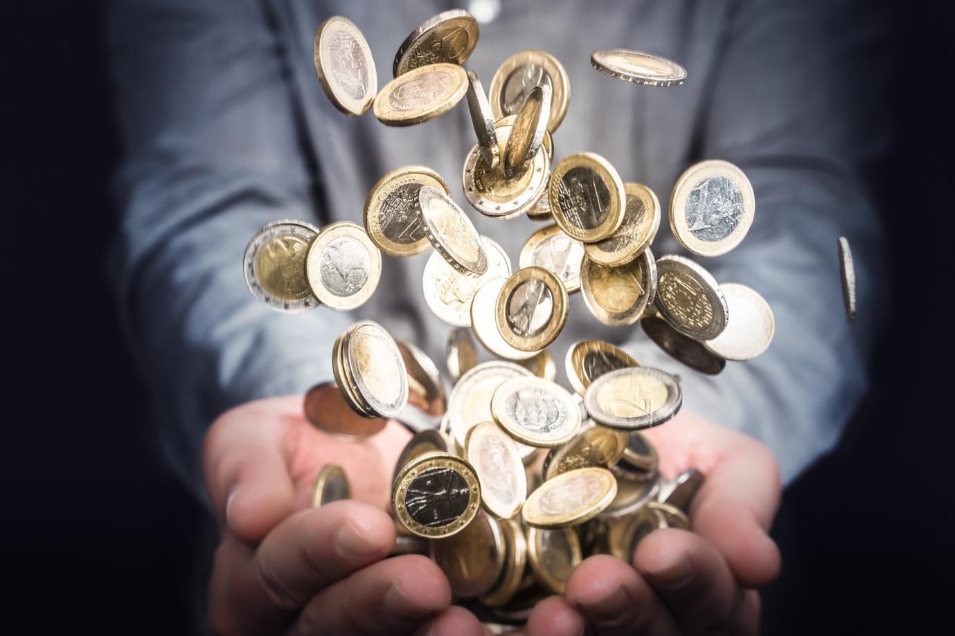 What are the Differences Between Loans and Advances?